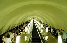 На «Политехнической» станции метро встали эскалаторы