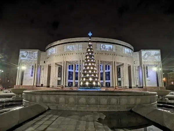 На здании Российской национальной библиотеки установят световые проекции фотографий ВОВ